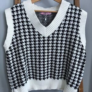Women's Black and White Houndstooth Sweater Vest